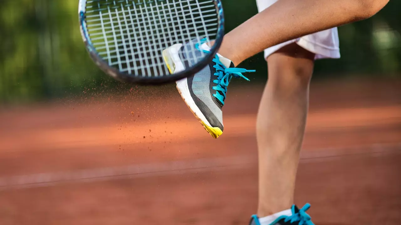 Does wearing good shoes matter when we play tennis?